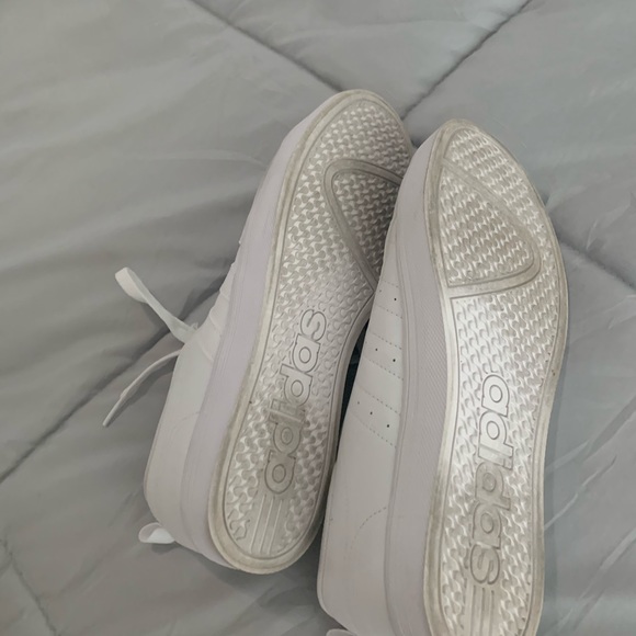 (SOLD) White Adidas sneakers 👟 - Picture 5 of 5